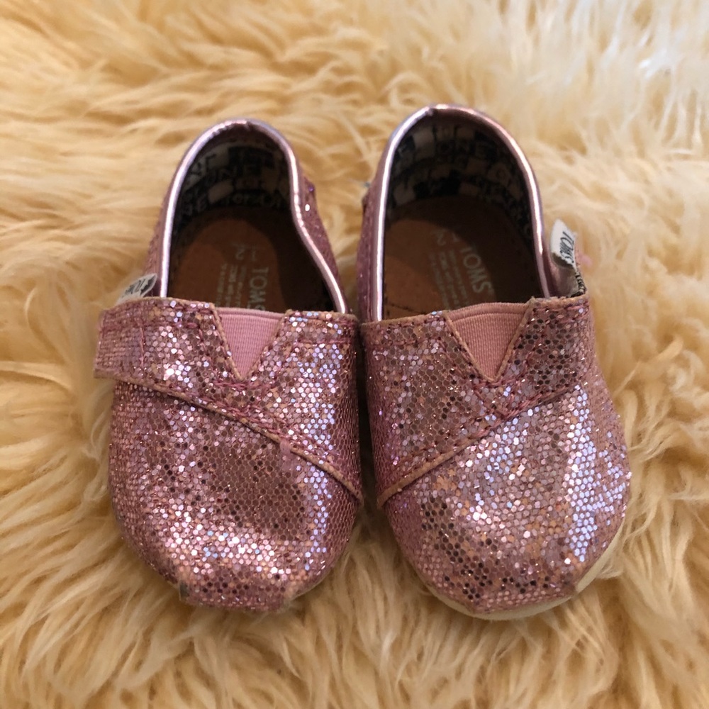Toms Baby Pink Sparkle Shoes Sz 2 Tiny
